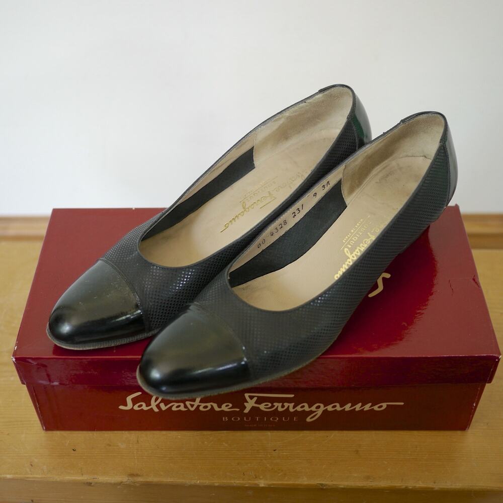 Ferragamo Aladina Italy Black Calf Leather Cap Toe Dress Pumps 9AAA 39.5